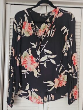 Billabong Black Floral Lace-Up V-Neck Blouse with Coral Blooms